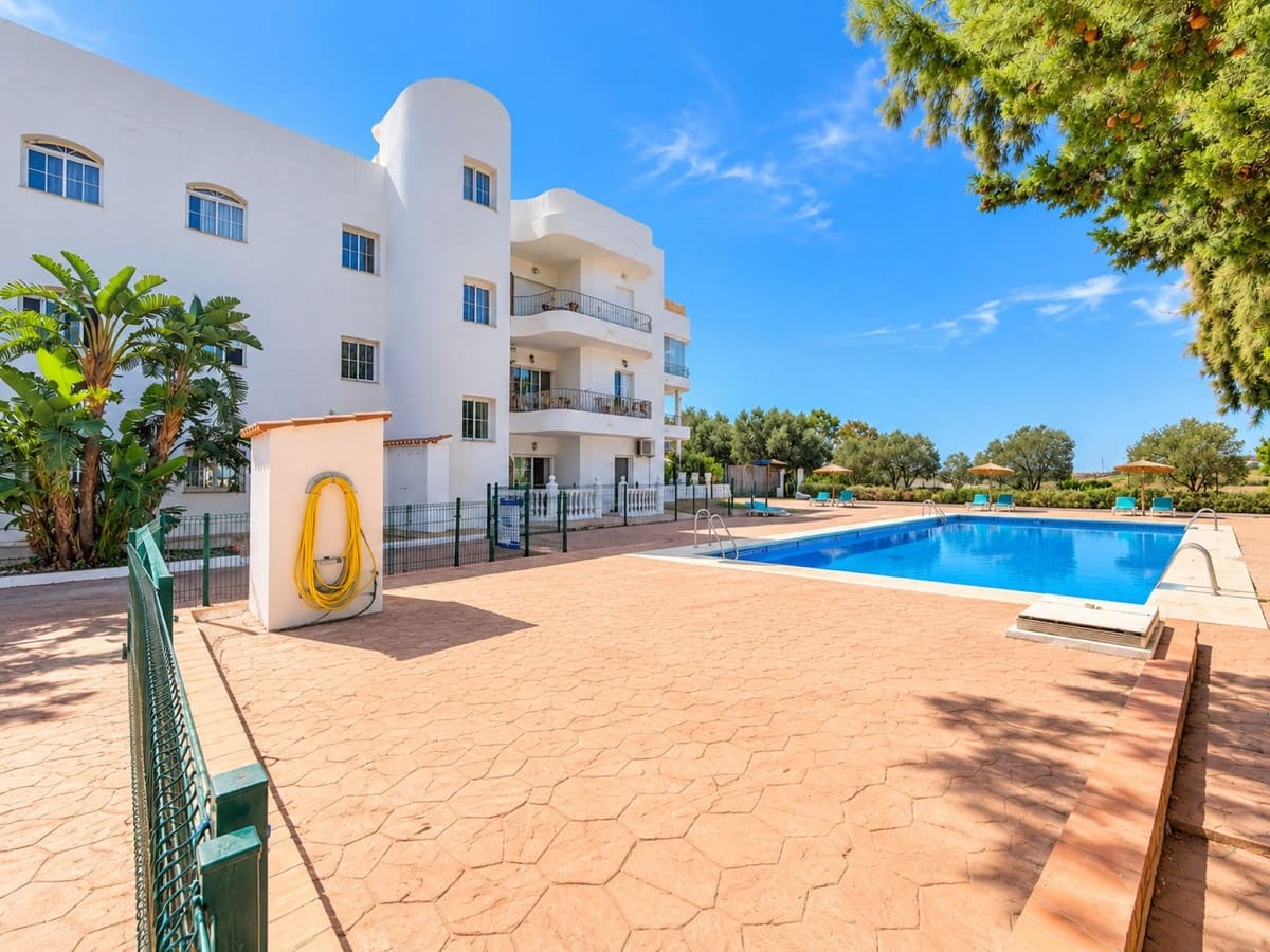 2 quarto Apartamento para venda em Estepona com piscina garagem - 329 000 € (Ref: 10125616)