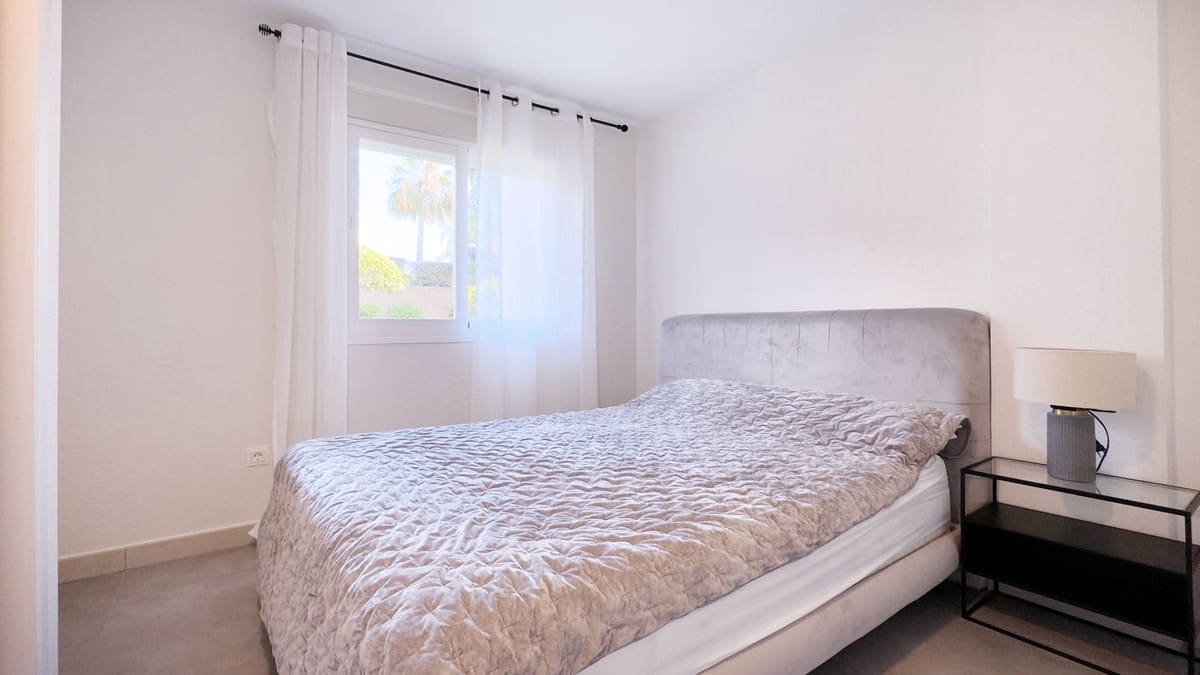 2 soveværelse Lejlighed til salg i El Paraiso med swimmingpool garage - € 445.000 (Ref: 10125621)