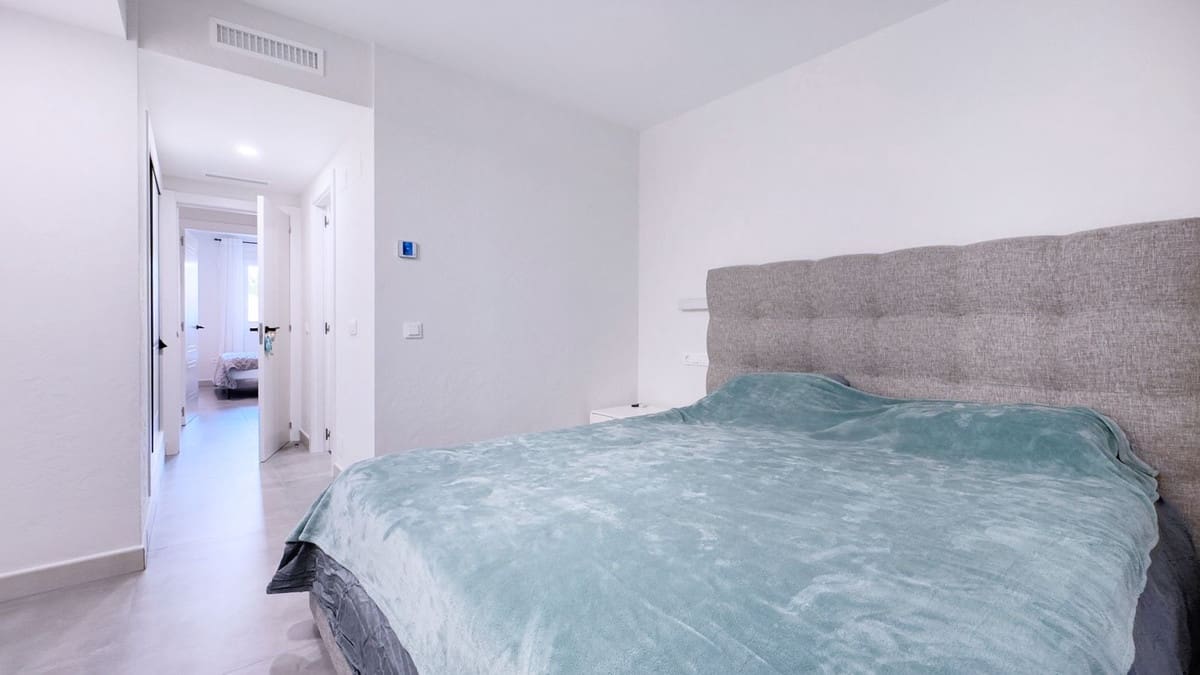 2 soveværelse Lejlighed til salg i El Paraiso med swimmingpool garage - € 445.000 (Ref: 10125621)