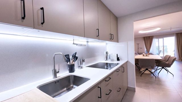 2 quarto Apartamento para venda em El Paraiso, Estepona com piscina garagem - 445 000 € (Ref: 10125621)