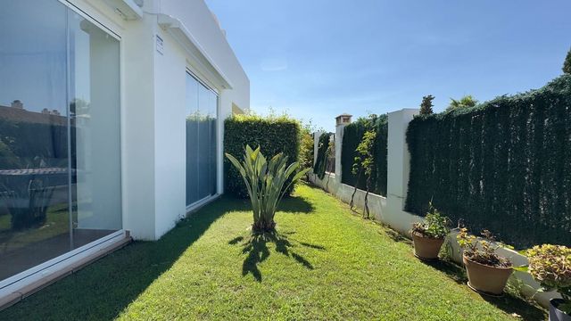 2 quarto Apartamento para venda em El Paraiso, Estepona com piscina garagem - 445 000 € (Ref: 10125621)