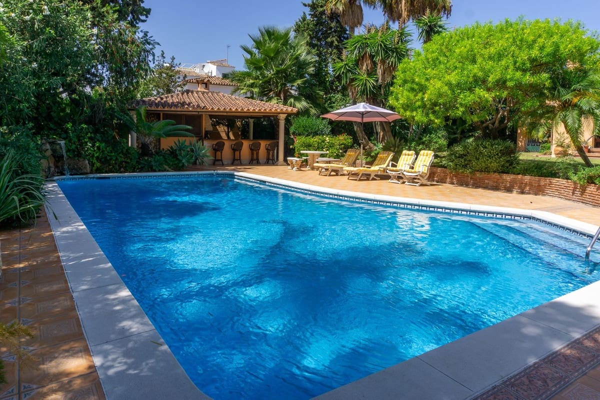 6 slaapkamer Villa te koop in El Paraiso met zwembad garage - € 3.750.000 (Ref: 10125622)