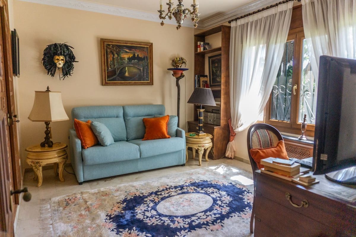6 slaapkamer Villa te koop in El Paraiso met zwembad garage - € 3.750.000 (Ref: 10125622)