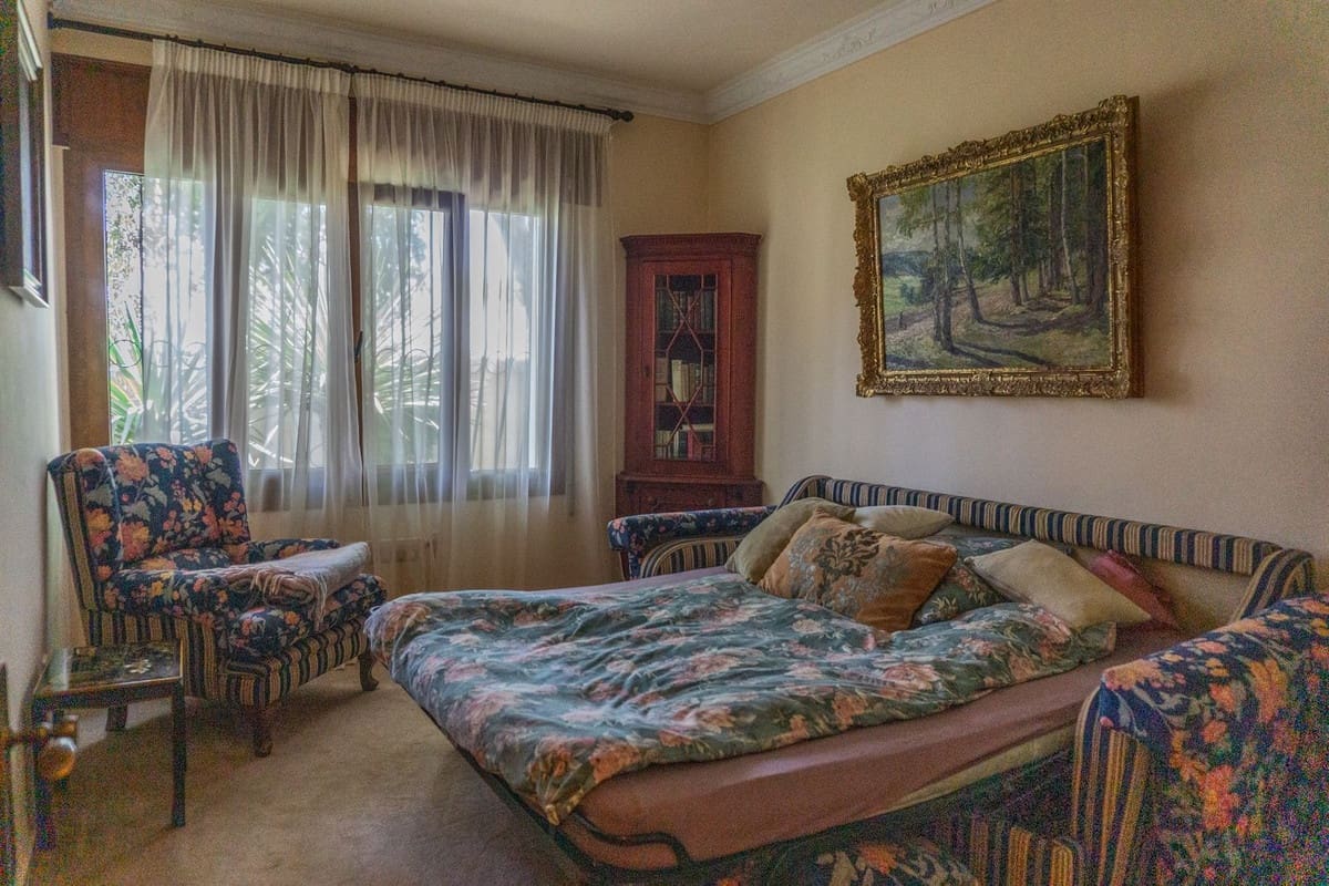 6 slaapkamer Villa te koop in El Paraiso met zwembad garage - € 3.750.000 (Ref: 10125622)