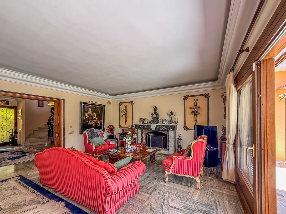 6 slaapkamer Villa te koop in El Paraiso met zwembad garage - € 3.750.000 (Ref: 10125622)