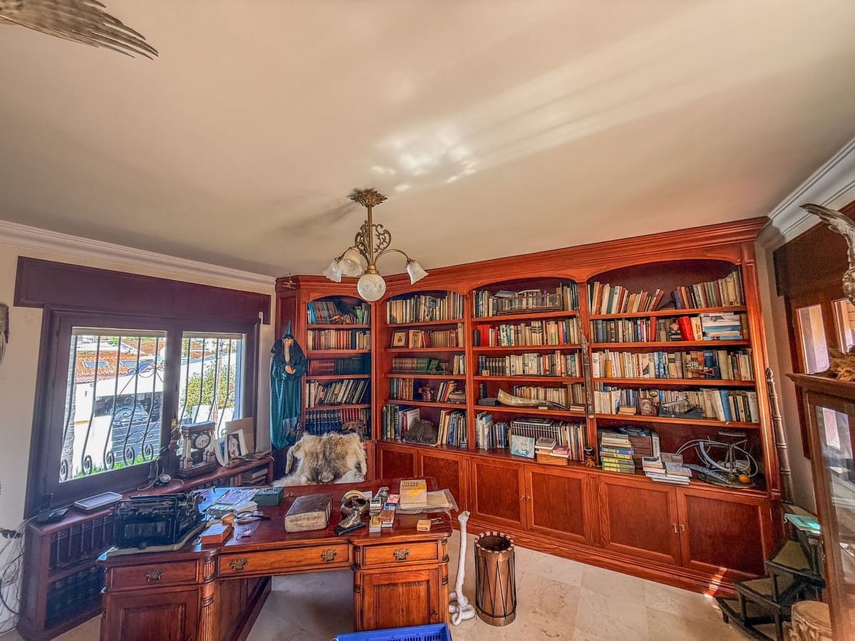 6 slaapkamer Villa te koop in El Paraiso met zwembad garage - € 3.750.000 (Ref: 10125622)