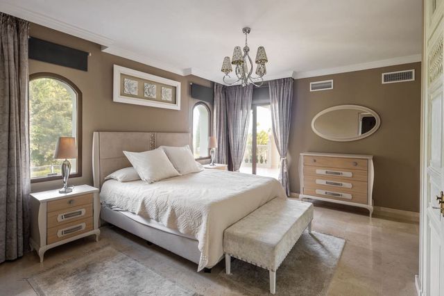 6 sovrum Villa till salu i El Paraíso, Benahavís med pool garage - 1 790 000 € (Ref: 10125623)