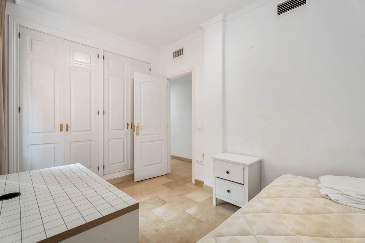 3 sypialnia Apartament na sprzedaż w Marbella z basenem garażem - 340 000 € (Ref: 10125627)