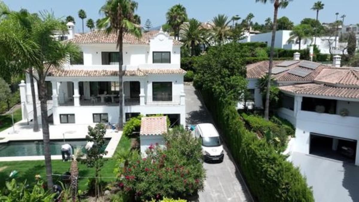 6 sovrum Villa till salu i El Paraiso med pool garage - 3 700 000 € (Ref: 10125629)