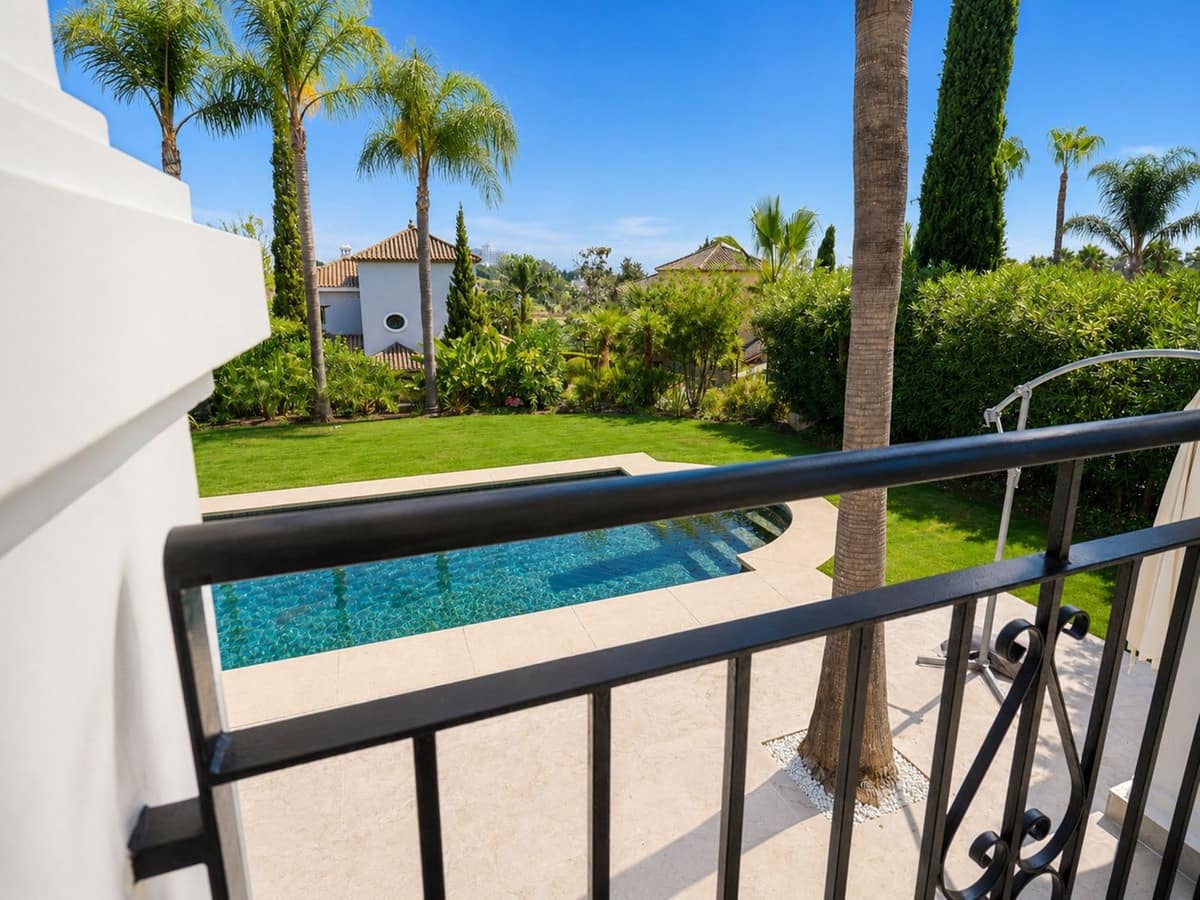 6 sovrum Villa till salu i El Paraiso med pool garage - 3 700 000 € (Ref: 10125629)