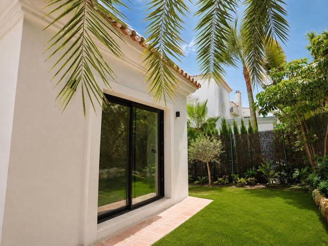 6 makuuhuone Huvila myytävänä paikassa El Paraiso, Estepona mukana uima-altaan 
autotalli - 3 700 000 € (Ref: 10125629)