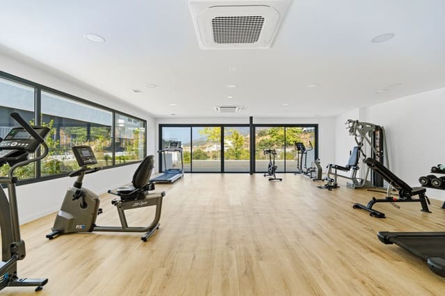 3 quarto Apartamento para venda em Alto de los Monteros, Marbella com piscina garagem - 825 000 € (Ref: 10125631)