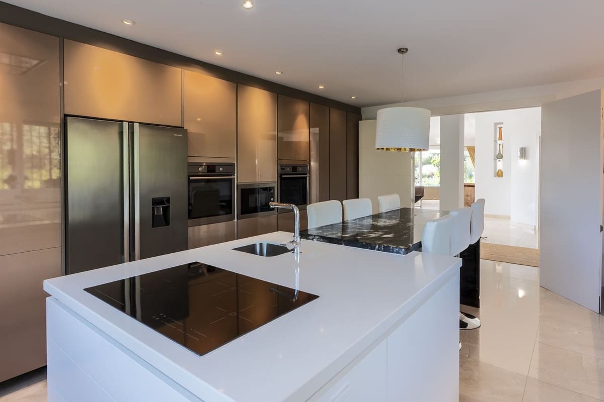 5 Zimmer Villa zu verkaufen in Marbella mit Pool Garage - 3.100.000 € (Ref: 10125636)