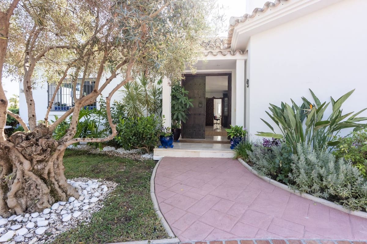 5 Zimmer Villa zu verkaufen in Marbella mit Pool Garage - 3.100.000 € (Ref: 10125636)