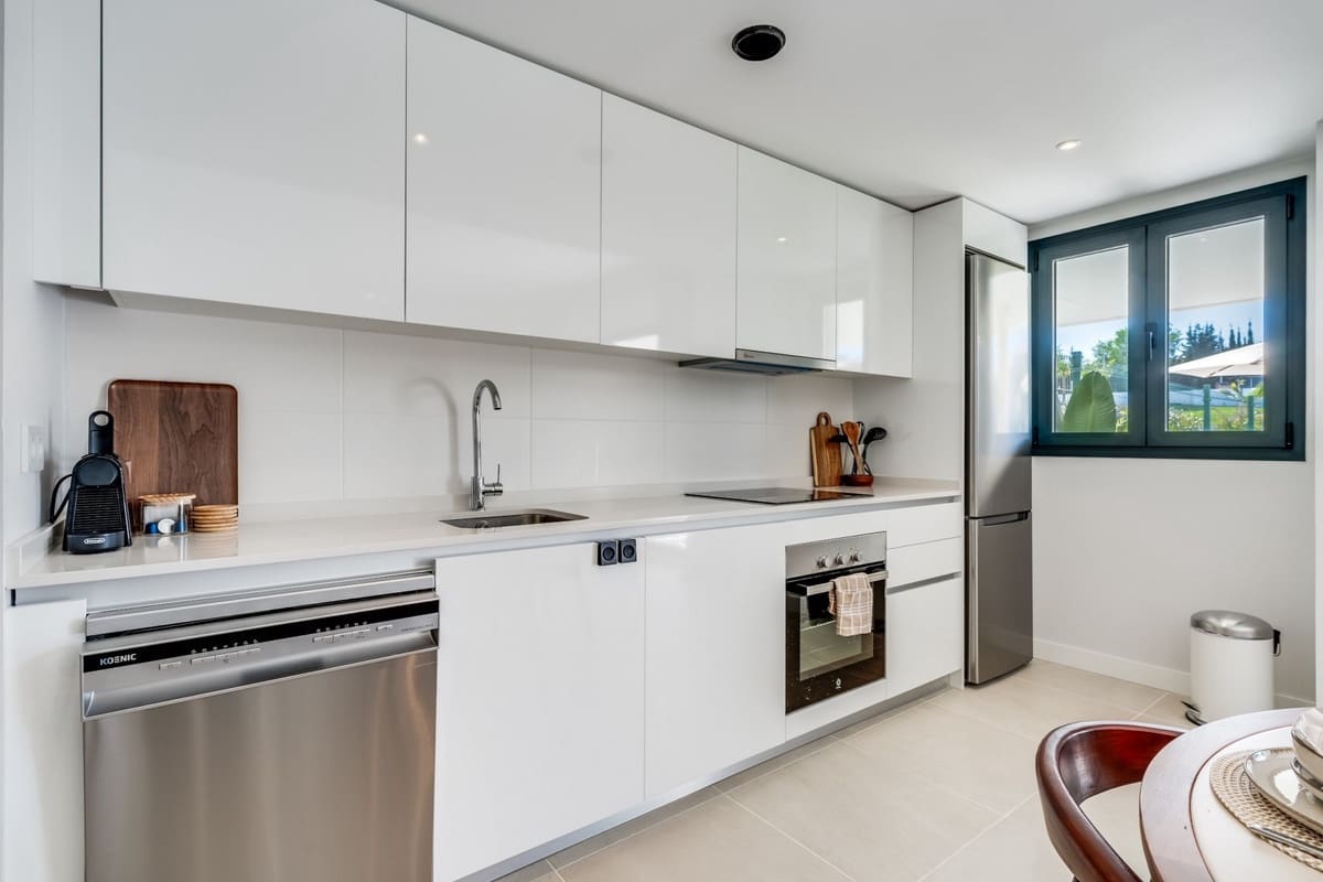 2 chambre Appartement à vendre à Estepona avec piscine garage - 425 000 € (Ref: 10125637)