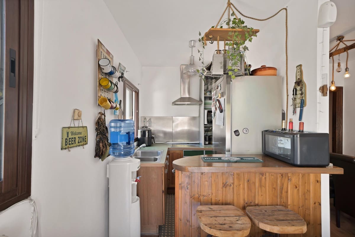 6 soveværelse Byhus til salg i Ojen med garage - € 650.000 (Ref: 10125640)