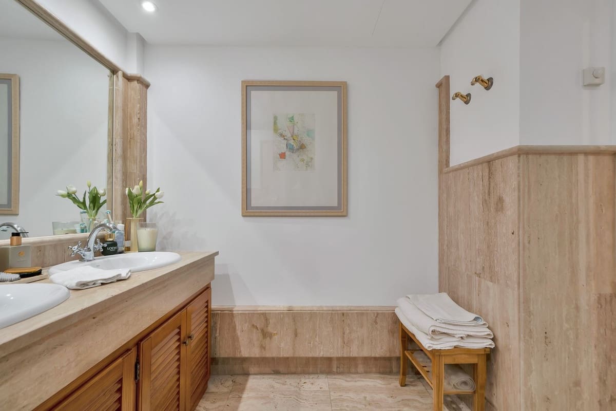 3 sypialnia Apartament na sprzedaż w Rio Real z basenem garażem - 1 750 000 € (Ref: 10125641)