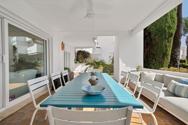 3 sypialnia Apartament na sprzedaż w Río Real, Marbella z basenem garażem - 1 750 000 € (Ref: 10125641)
