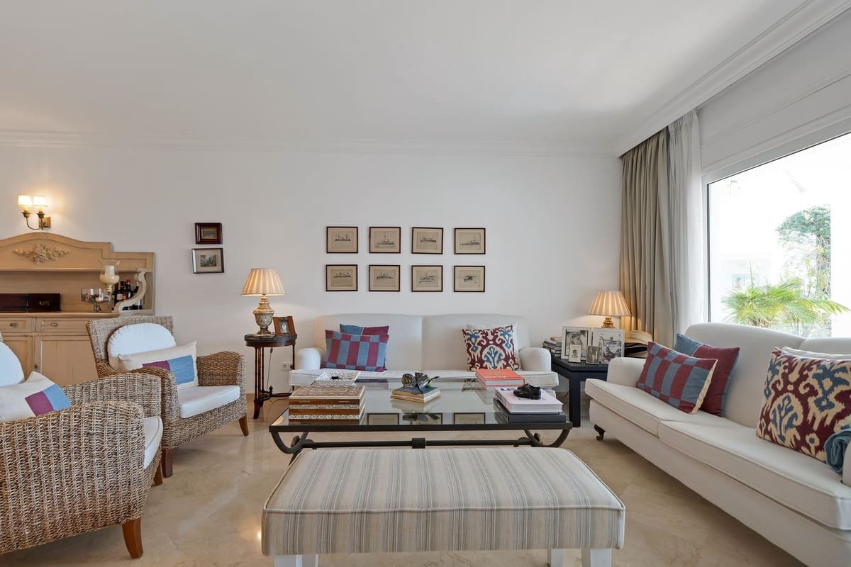 3 sypialnia Apartament na sprzedaż w Rio Real z basenem garażem - 1 750 000 € (Ref: 10125641)