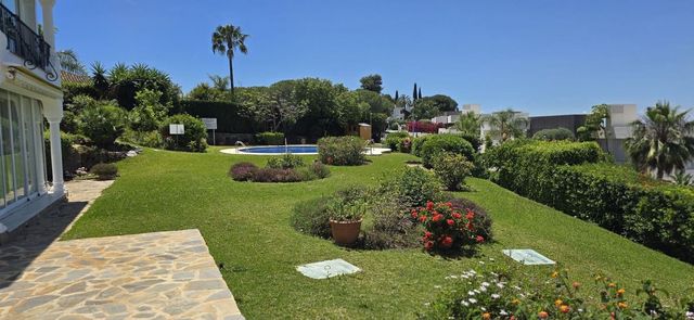 2 soveværelse Lejlighed til salg i El Paraiso, Estepona med swimmingpool garage - € 597.000 (Ref: 10125645)