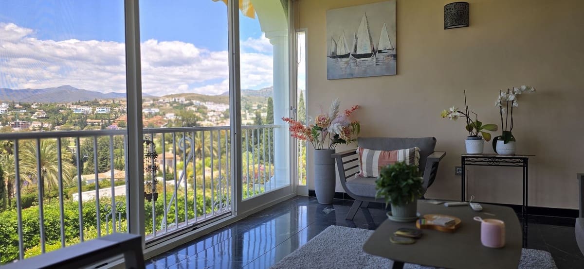 2 soverom Leilighet til salgs i El Paraiso med svømmebasseng garasje - € 597 000 (Ref: 10125645)