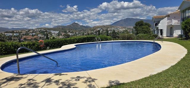2 soveværelse Lejlighed til salg i El Paraiso, Estepona med swimmingpool garage - € 597.000 (Ref: 10125645)