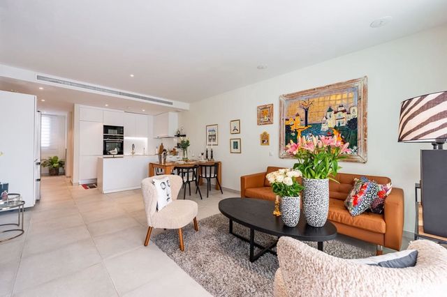 2 quarto Apartamento para venda em El Paraiso, Estepona com piscina garagem - 580 000 € (Ref: 10125647)