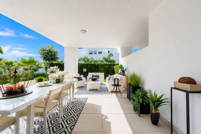 2 quarto Apartamento para venda em El Paraiso, Estepona com piscina garagem - 580 000 € (Ref: 10125647)