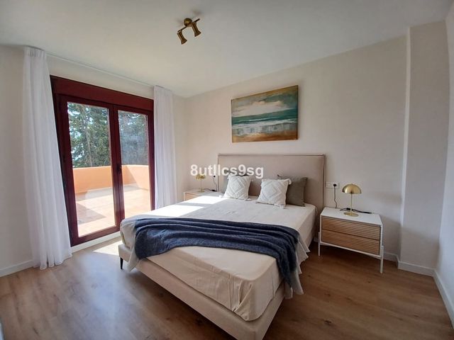 3 sypialnia Apartament na sprzedaż w La Quinta, Benahavís z basenem - 415 000 € (Ref: 10125655)