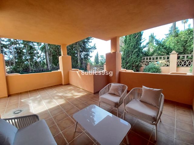 3 sypialnia Apartament na sprzedaż w La Quinta, Benahavís z basenem - 415 000 € (Ref: 10125655)
