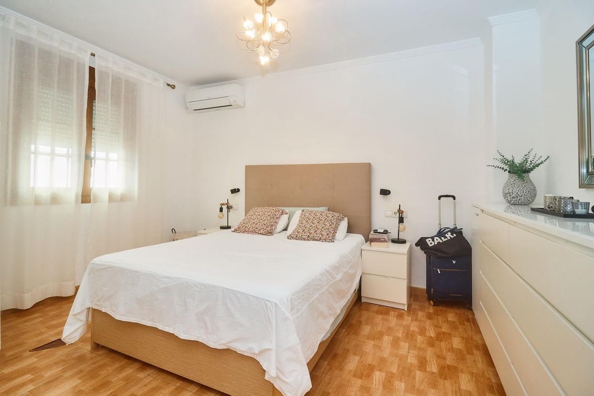 4 chambre Maison de Ville à vendre à Fuengirola avec piscine - 690 000 € (Ref: 10125658)
