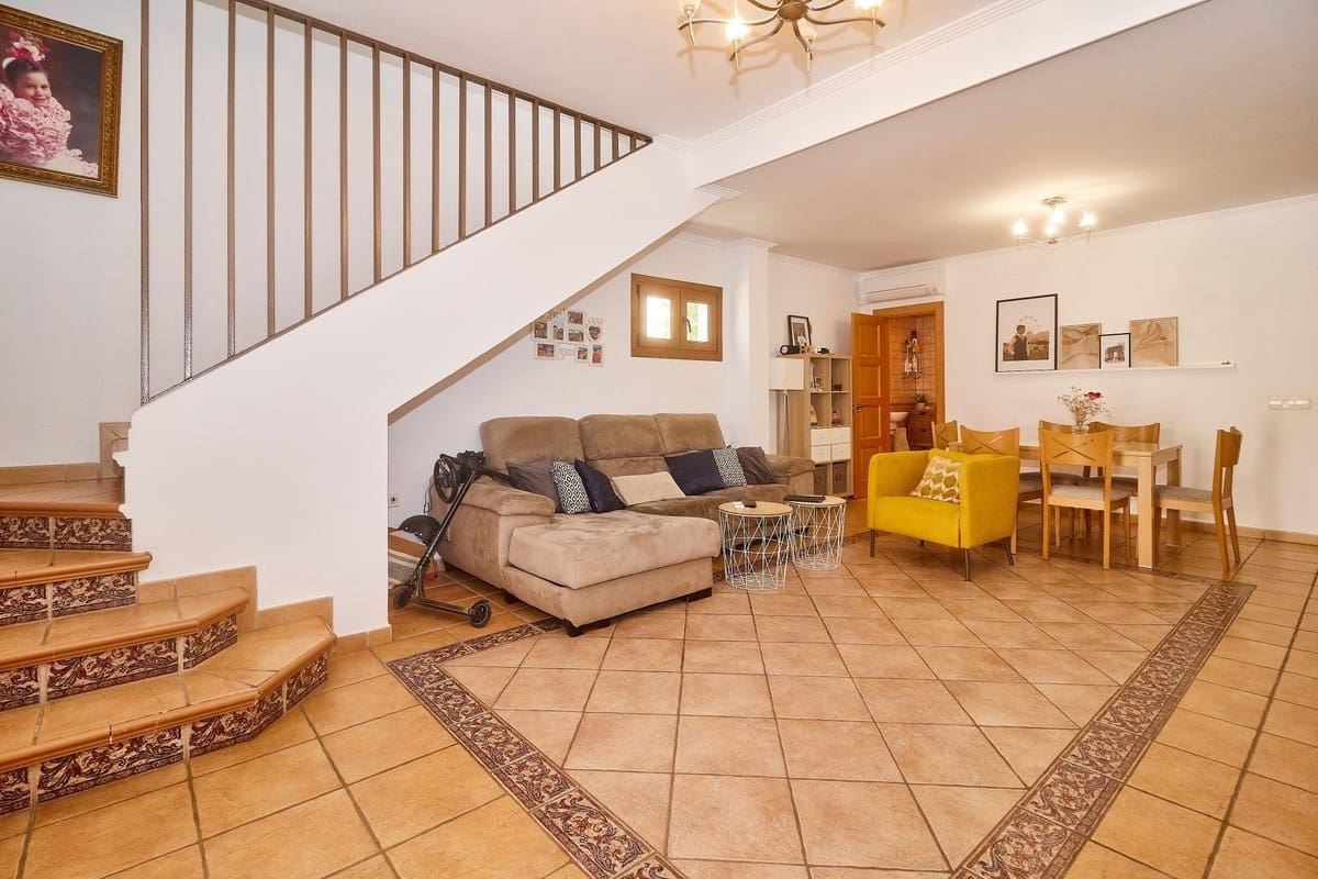 4 chambre Maison de Ville à vendre à Fuengirola avec piscine - 690 000 € (Ref: 10125658)