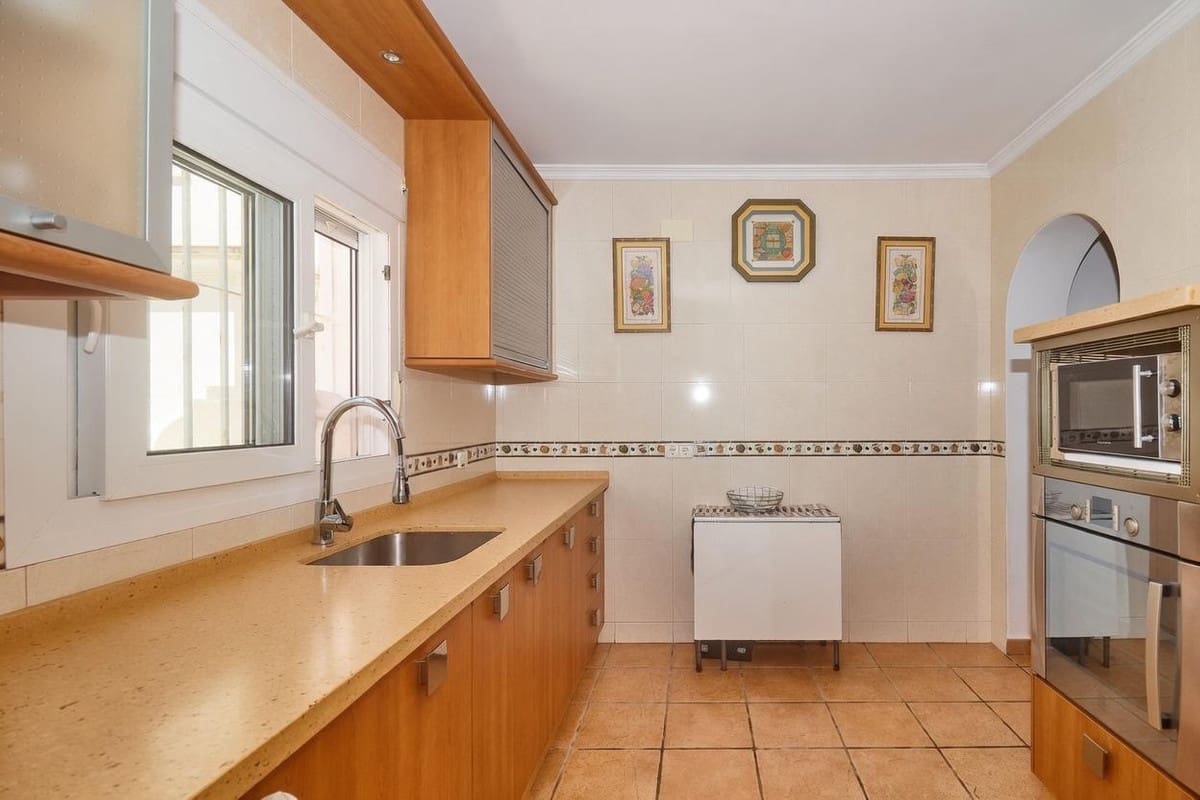 4 chambre Maison de Ville à vendre à Fuengirola avec piscine - 690 000 € (Ref: 10125658)