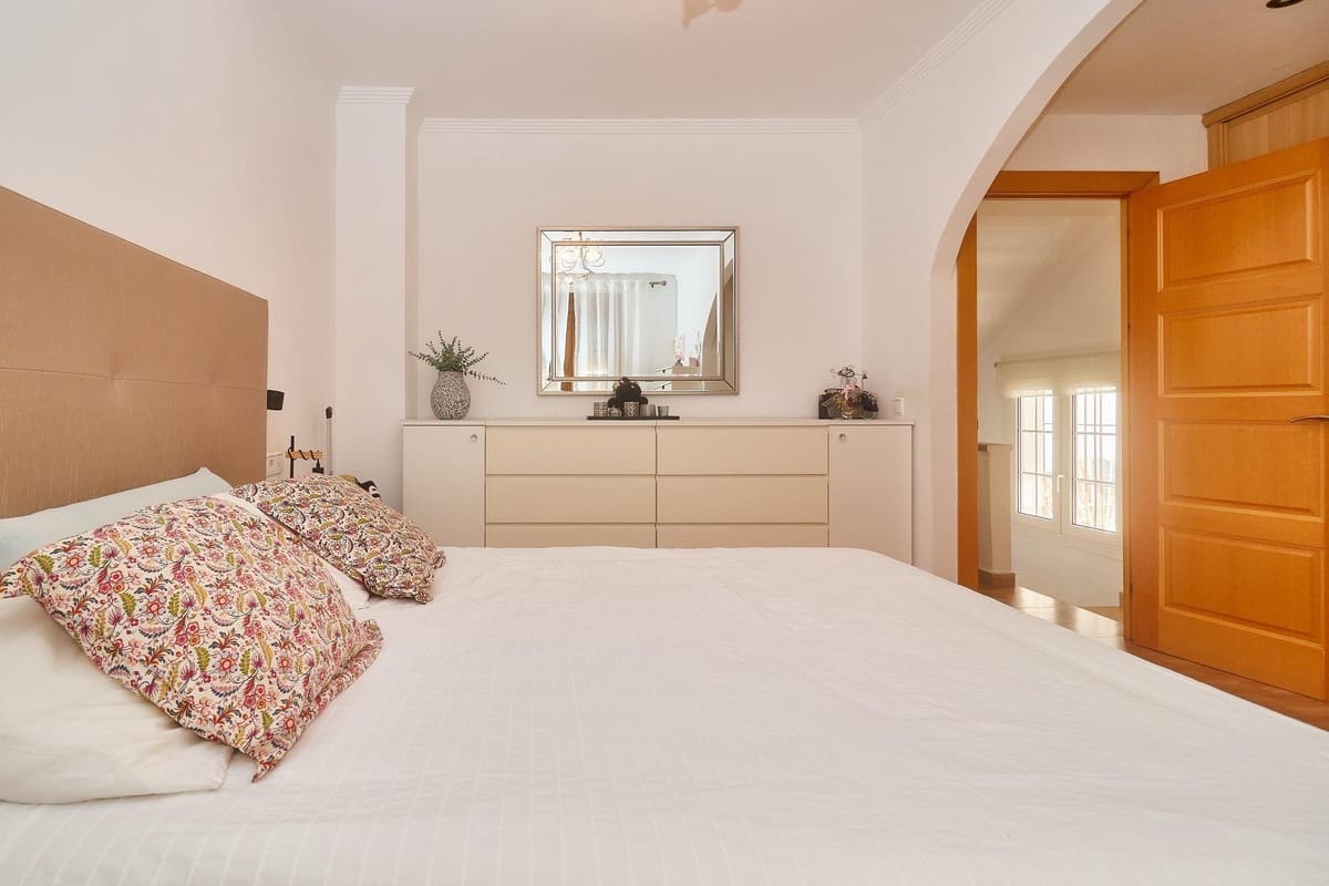 4 chambre Maison de Ville à vendre à Fuengirola avec piscine - 690 000 € (Ref: 10125658)