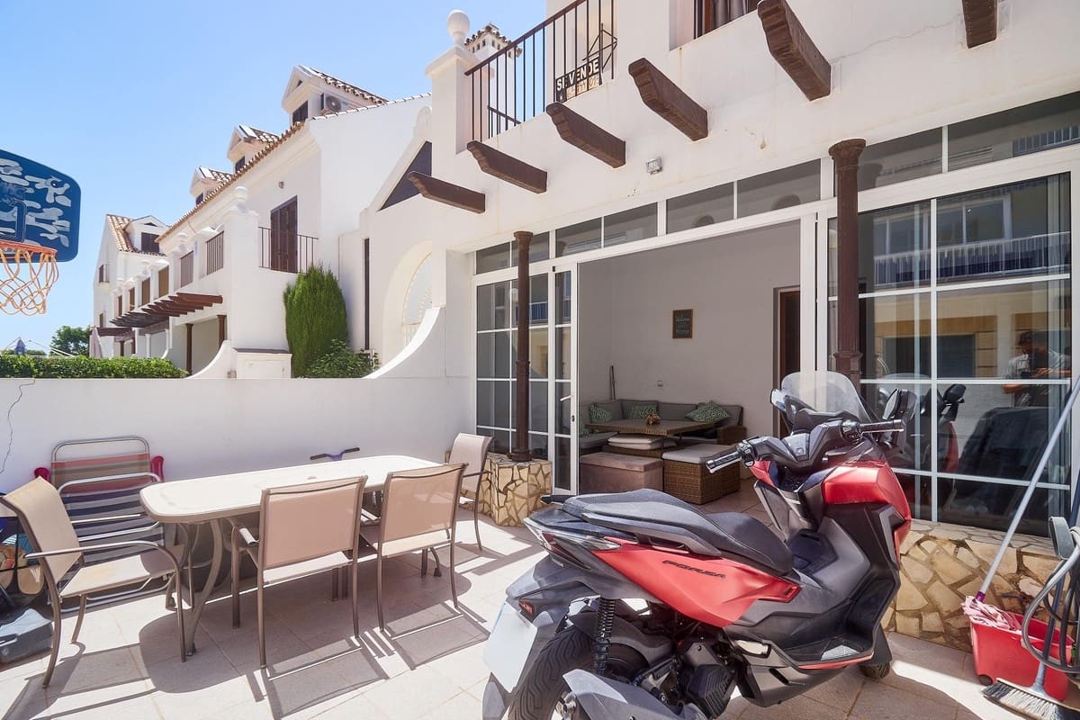 4 chambre Maison de Ville à vendre à Fuengirola avec piscine - 690 000 € (Ref: 10125658)