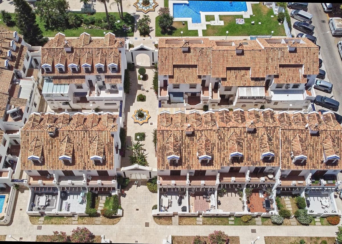 4 chambre Maison de Ville à vendre à Fuengirola avec piscine - 690 000 € (Ref: 10125658)