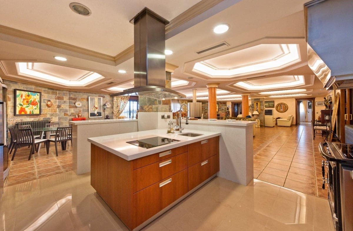 7 soverom Villa til salgs i Mijas med svømmebasseng garasje - € 5 600 000 (Ref: 10125660)