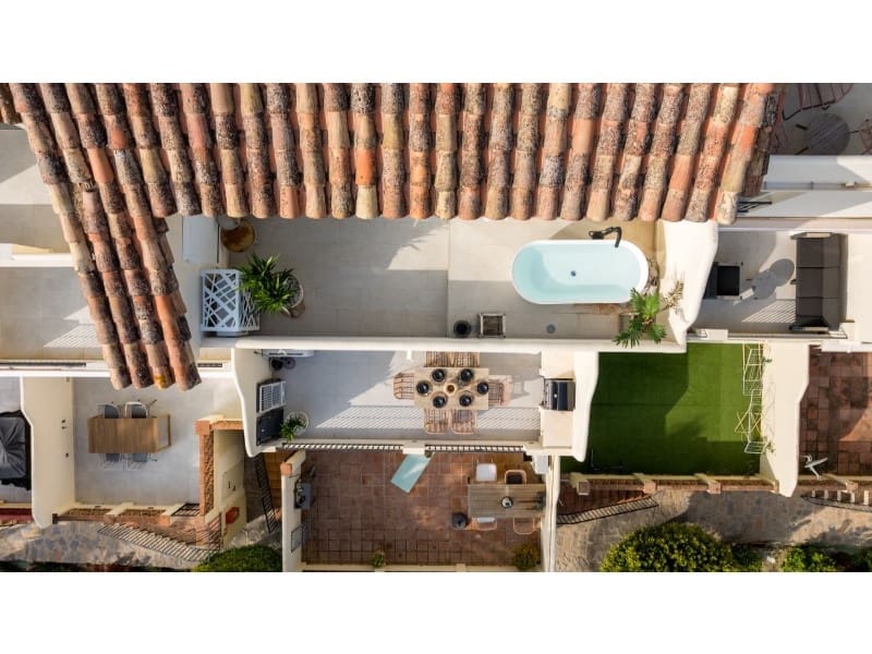 3 makuuhuone Omakotitalo myytävänä paikassa Nueva Andalucia mukana uima-altaan - 799 000 € (Ref: 10125663)