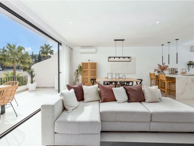 3 makuuhuone Omakotitalo myytävänä paikassa Aloha Golf, Marbella mukana uima-altaan - 799 000 € (Ref: 10125663)