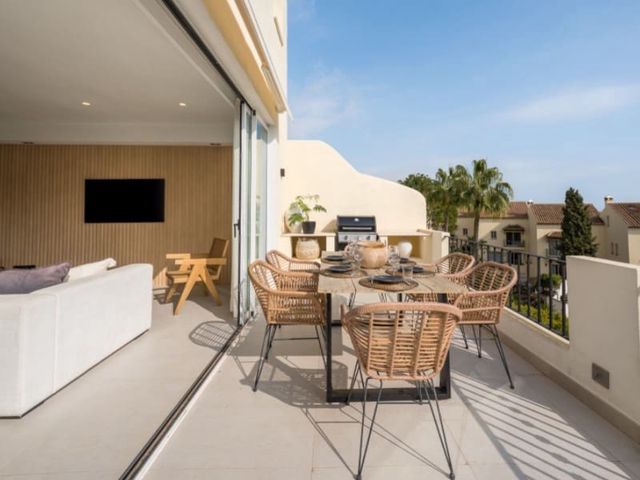 3 makuuhuone Omakotitalo myytävänä paikassa Aloha Golf, Marbella mukana uima-altaan - 799 000 € (Ref: 10125663)