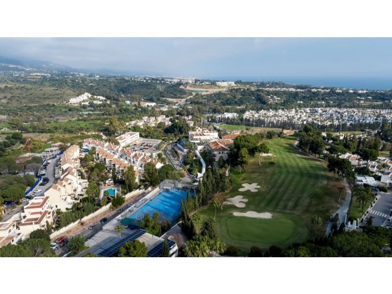 3 makuuhuone Omakotitalo myytävänä paikassa Nueva Andalucia mukana uima-altaan - 799 000 € (Ref: 10125663)