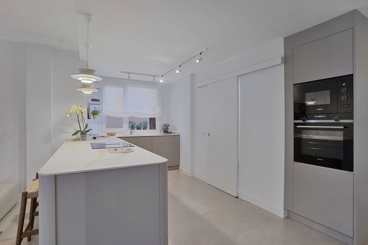 2 makuuhuone Huoneisto myytävänä paikassa El Paraiso mukana uima-altaan 
autotalli - 560 000 € (Ref: 10125664)