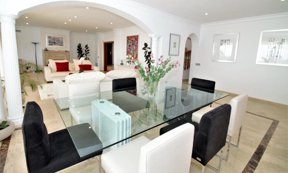 10 Zimmer Villa zu verkaufen in El Paraiso mit Pool Garage - 3.300.000 € (Ref: 10125665)
