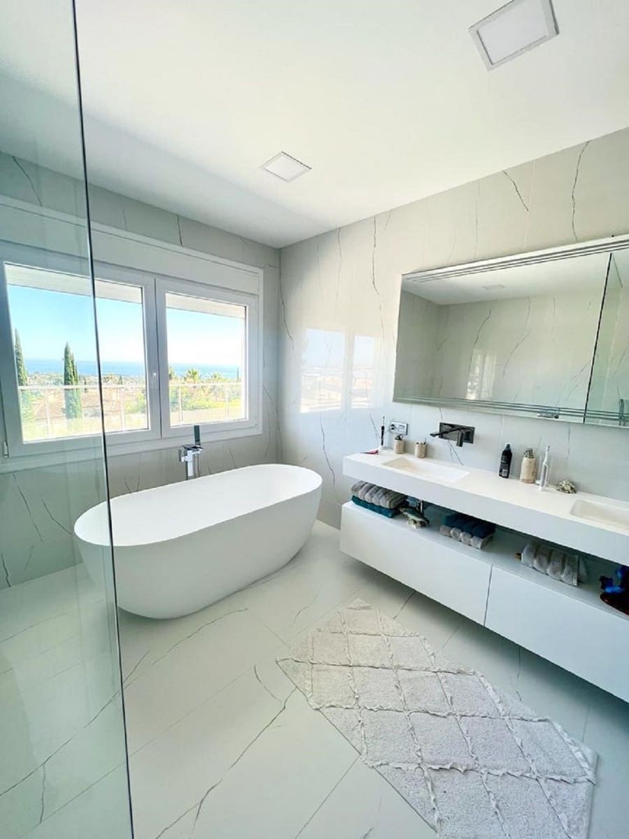 10 Zimmer Villa zu verkaufen in El Paraiso mit Pool Garage - 3.300.000 € (Ref: 10125665)