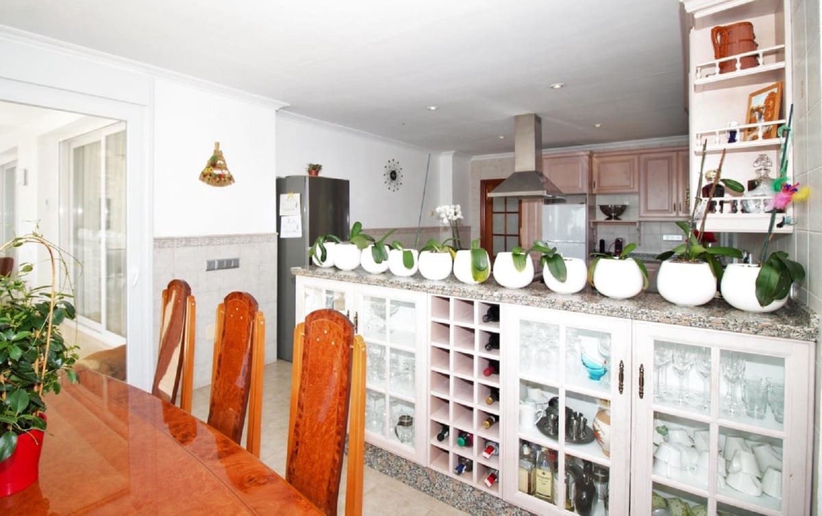 10 Zimmer Villa zu verkaufen in El Paraiso mit Pool Garage - 3.300.000 € (Ref: 10125665)