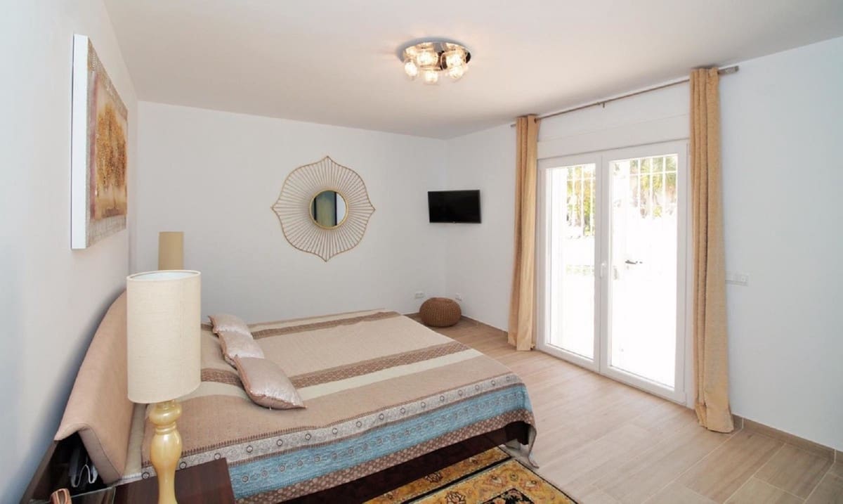 10 Zimmer Villa zu verkaufen in El Paraiso mit Pool Garage - 3.300.000 € (Ref: 10125665)
