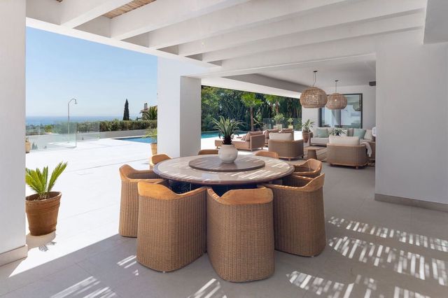Chalet de 5 habitaciones en El Rosario, Marbella en venta con piscina garaje - 3.995.000 € (Ref: 10125666)