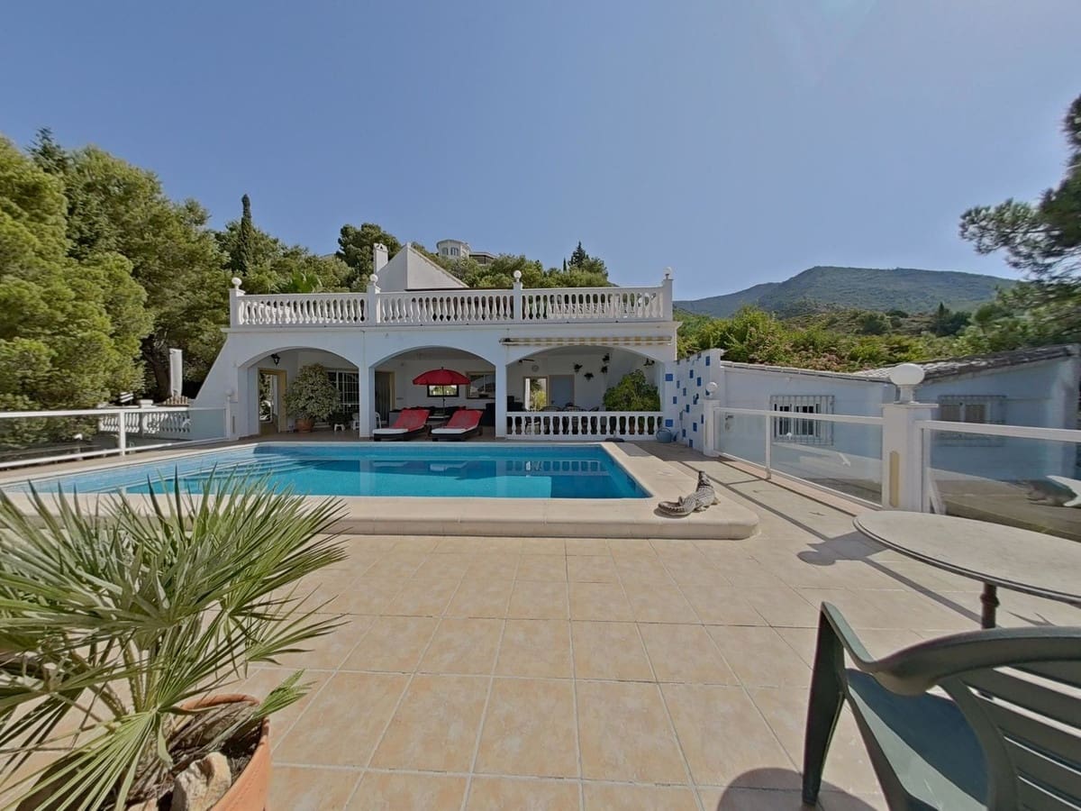 3 soveværelse Villa til salg i Mijas med swimmingpool garage - € 995.000 (Ref: 10125669)