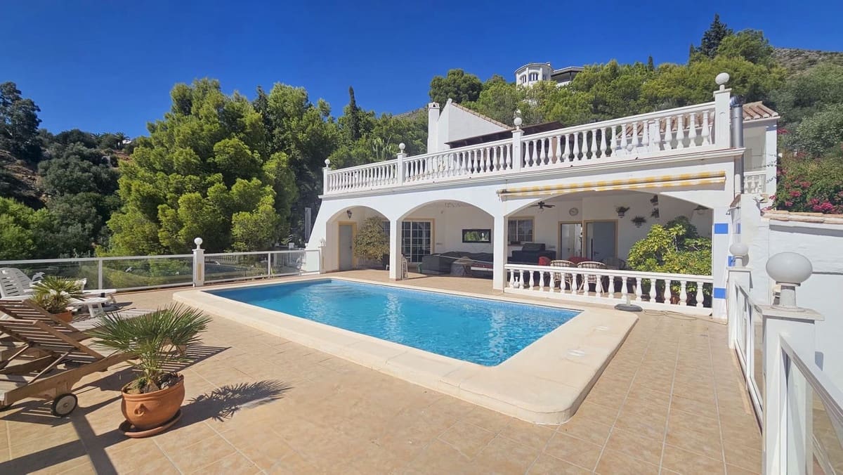 3 soveværelse Villa til salg i Mijas med swimmingpool garage - € 995.000 (Ref: 10125669)