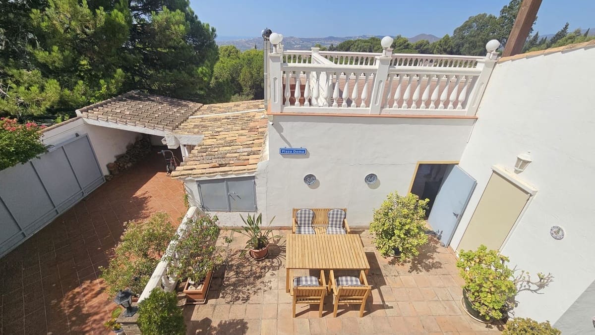 3 soveværelse Villa til salg i Mijas med swimmingpool garage - € 995.000 (Ref: 10125669)